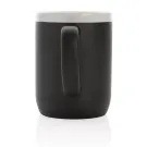 Taza de cerámica con borde blanco